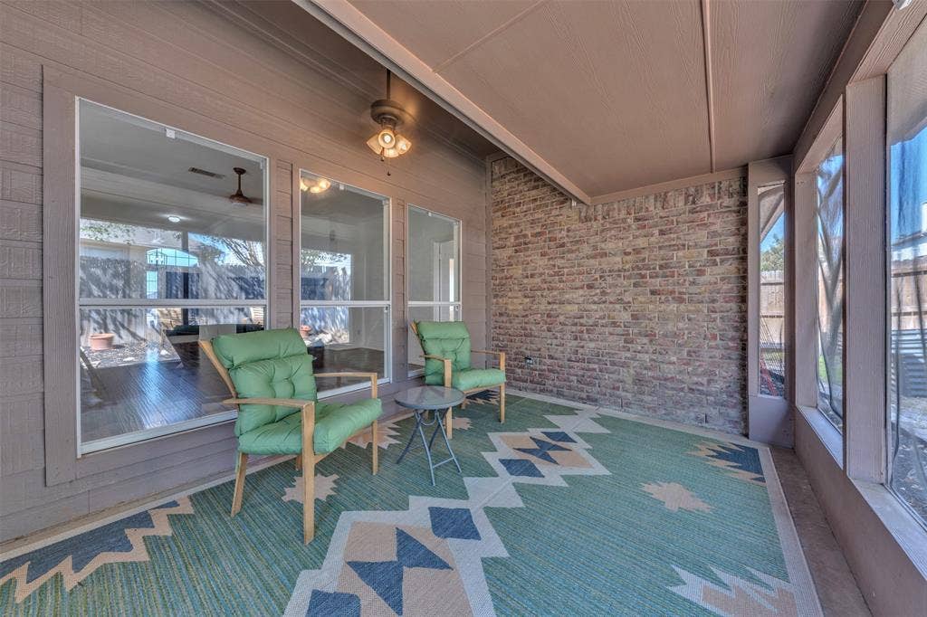 4533 Summerbrook Circle, Fort Worth, TX 76137
