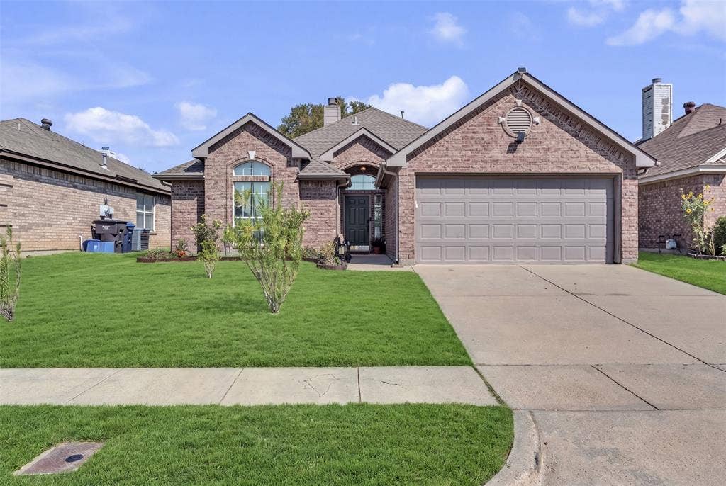 4533 Summerbrook Circle, Fort Worth, TX 76137