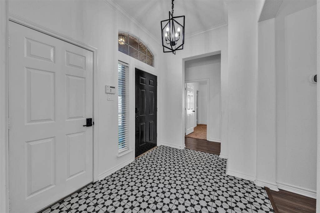 4533 Summerbrook Circle, Fort Worth, TX 76137