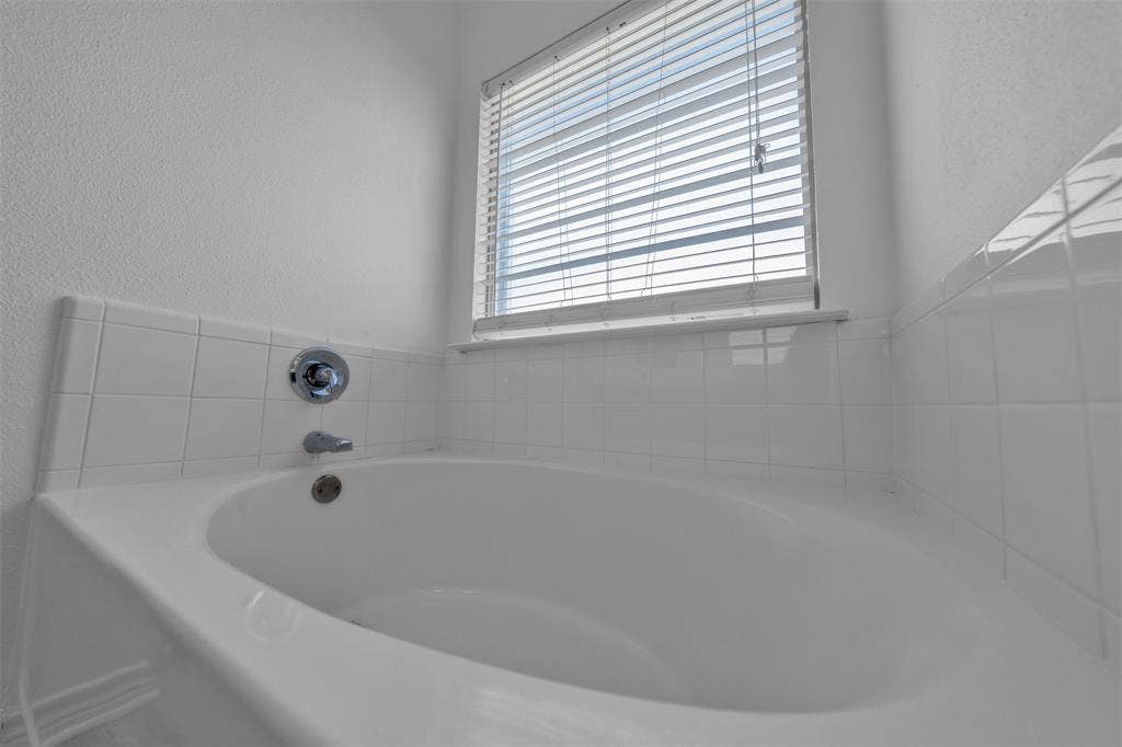 4533 Summerbrook Circle, Fort Worth, TX 76137
