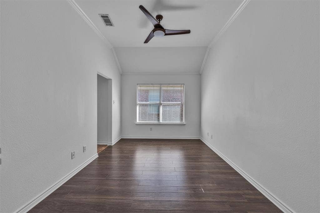 4533 Summerbrook Circle, Fort Worth, TX 76137