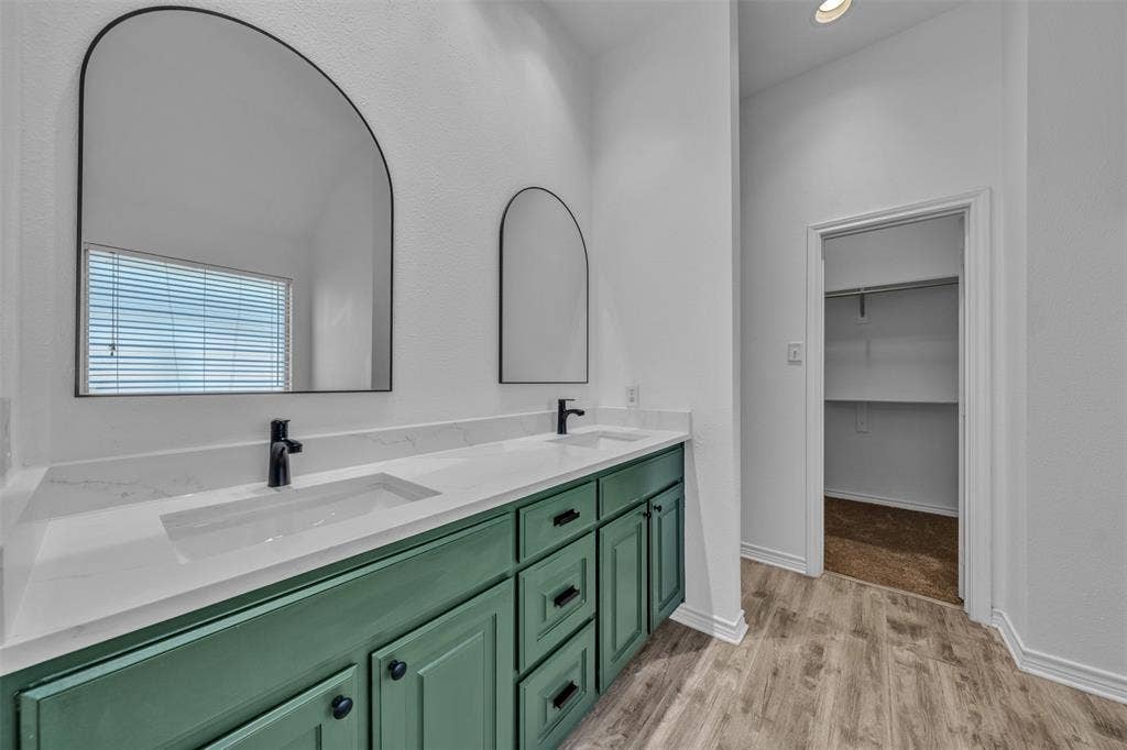 4533 Summerbrook Circle, Fort Worth, TX 76137
