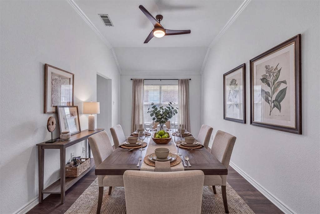 4533 Summerbrook Circle, Fort Worth, TX 76137
