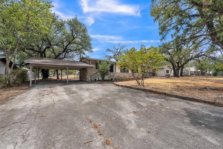 Property photo for 305 Walker Street, Glen Rose, TX