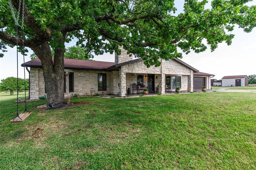 Property photo for 2043 Huddleston Road, Sunset, TX
