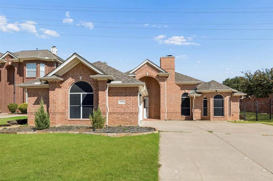 Property photo for 3115 Sandcastle Trail, Arlington, TX