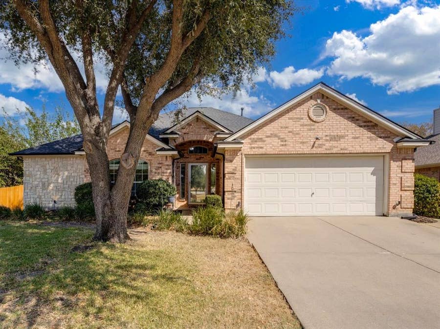 Property photo for 660 Chestnut Lane, Saginaw, TX