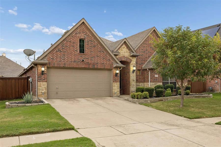 Property photo for 2723 Ponce De Leon, Grand Prairie, TX