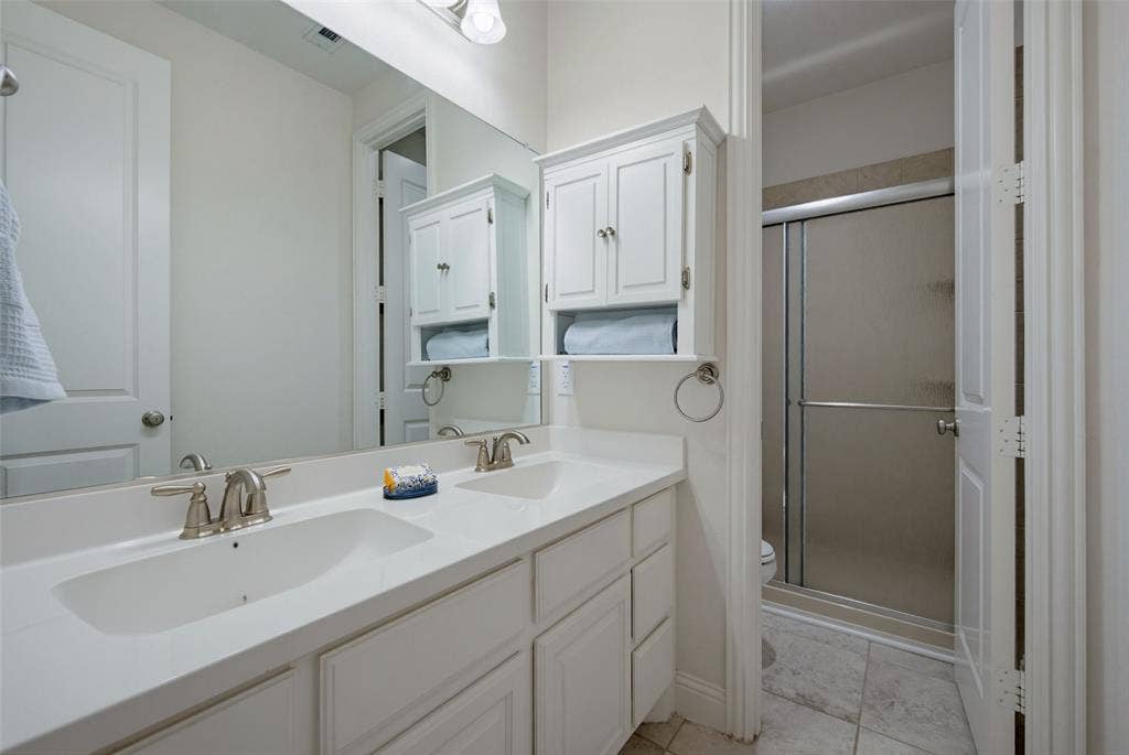 Bath with dual sinks and private bath with shower