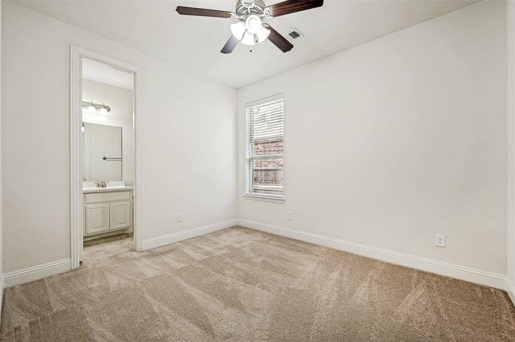 Private split bedroom with ensuite bath with showered tub