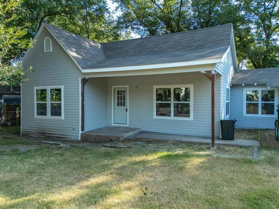 Property photo for 1106 N McKinney Street, Ennis, TX