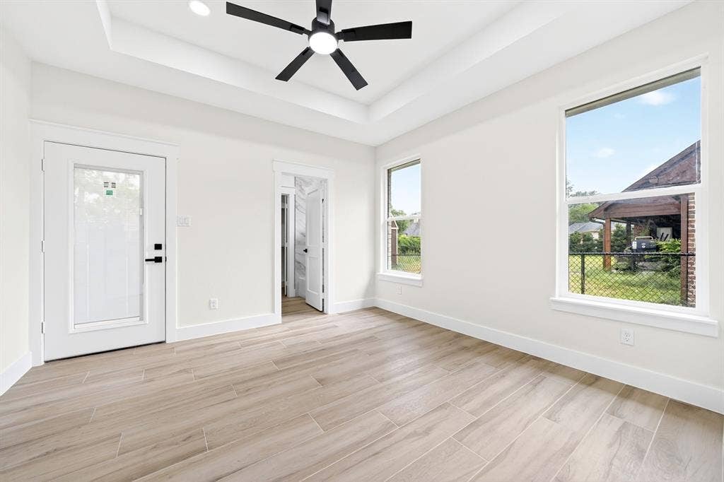 120 Springwood Road, Enchanted Oaks, TX 75156 Tray ceiling with recessed lighting and a ceiling fan