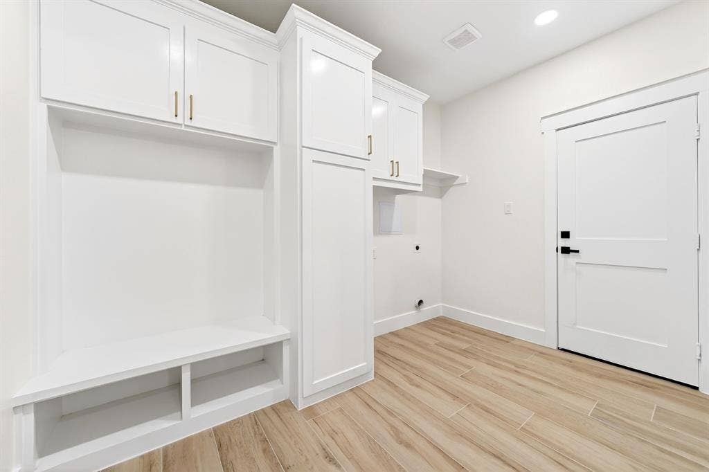 120 Springwood Road, Enchanted Oaks, TX 75156 Integrated built-in storage, white shaker-style cabinetry with gold-tone hardware, wood-finish flooring, and recessed lighting