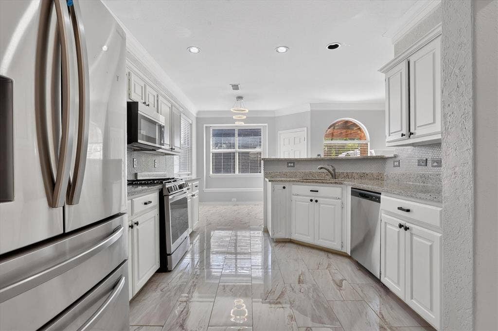 805 Sierra Lane, Flower Mound, TX 75028