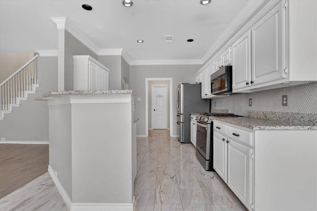 805 Sierra Lane, Flower Mound, TX 75028
