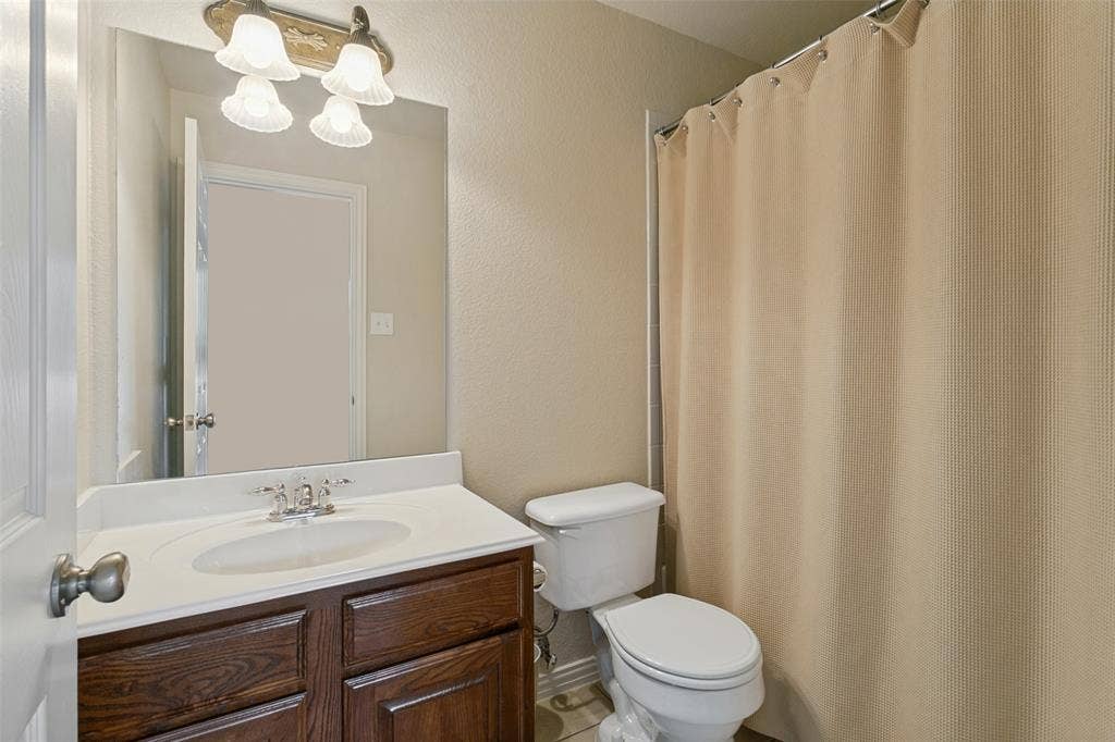 2206 Muskeg Lane, Euless, TX 76039 2206 Muskeg Lane, Euless, TX 76039