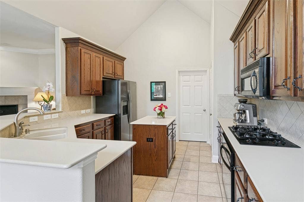 2206 Muskeg Lane, Euless, TX 76039 2206 Muskeg Lane, Euless, TX 76039