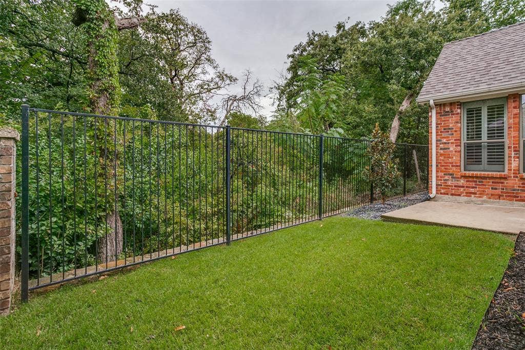 2206 Muskeg Lane, Euless, TX 76039 2206 Muskeg Lane, Euless, TX 76039