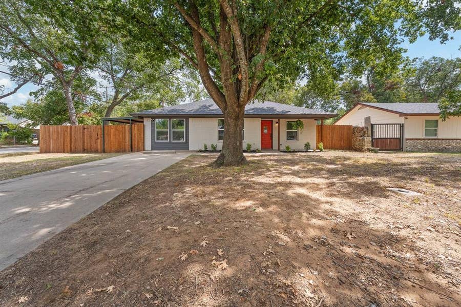 Property photo for 101 Myers Avenue, Cleburne, TX