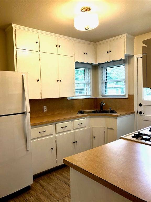 3719 Manana Drive, Dallas, TX 75220 3719 Manana Drive, Dallas, TX 75220