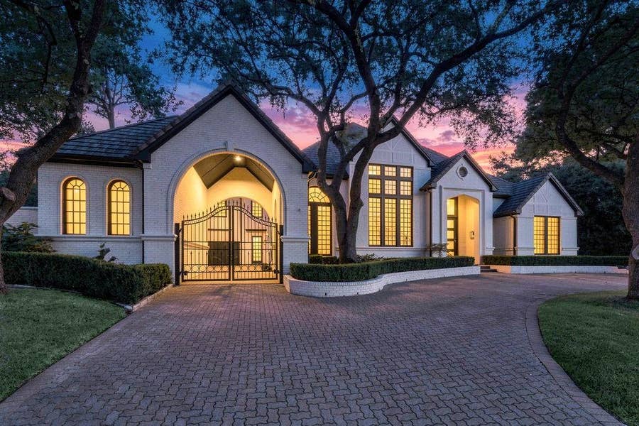 Property photo for 17632 Harbord Oaks Circle, Dallas, TX