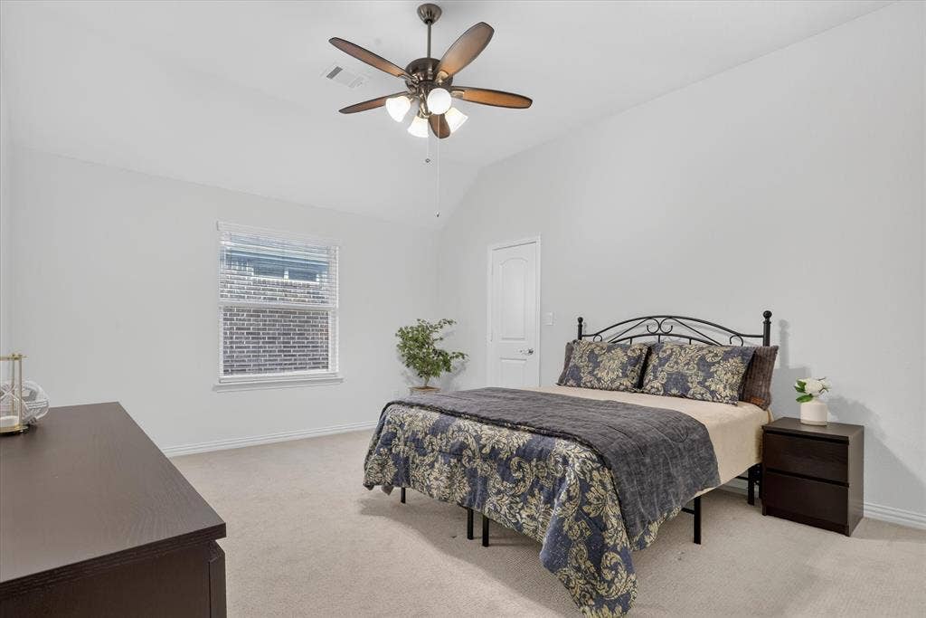 Secondary bedroom