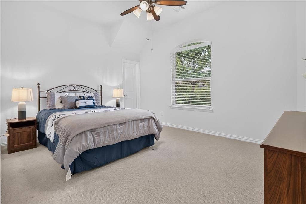 Secondary bedroom