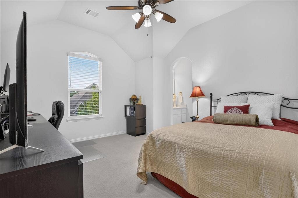 Secondary bedroom