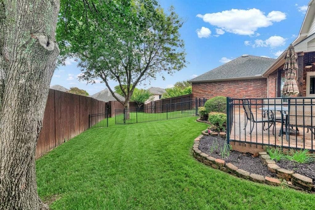 4433 Creekbend Circle, Richardson, TX 75082 Plenty of room to relax, play, or entertain