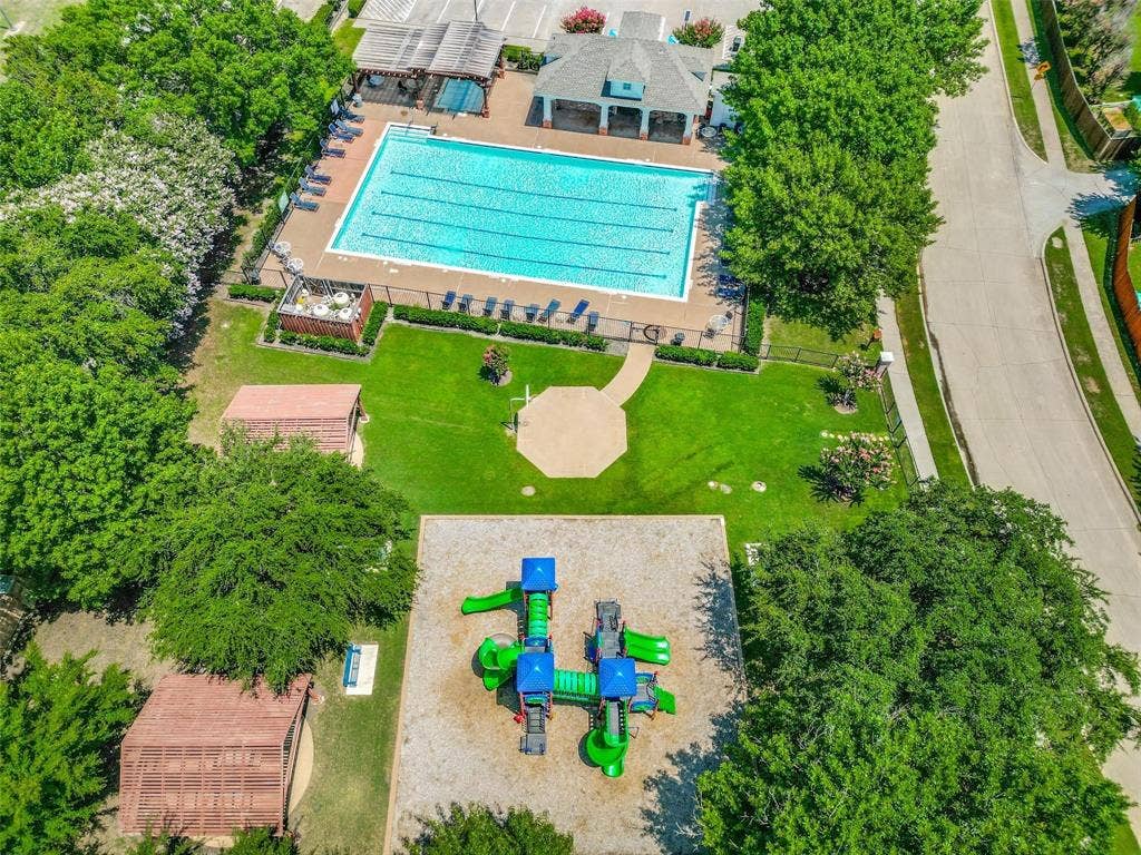 4433 Creekbend Circle, Richardson, TX 75082 Mackenzie Meadows - Community pool & playground