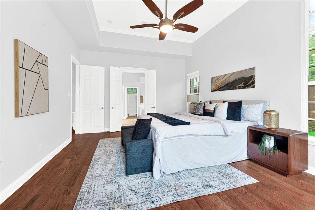 4433 Creekbend Circle, Richardson, TX 75082 Primary bedroom with ensuite bathroom