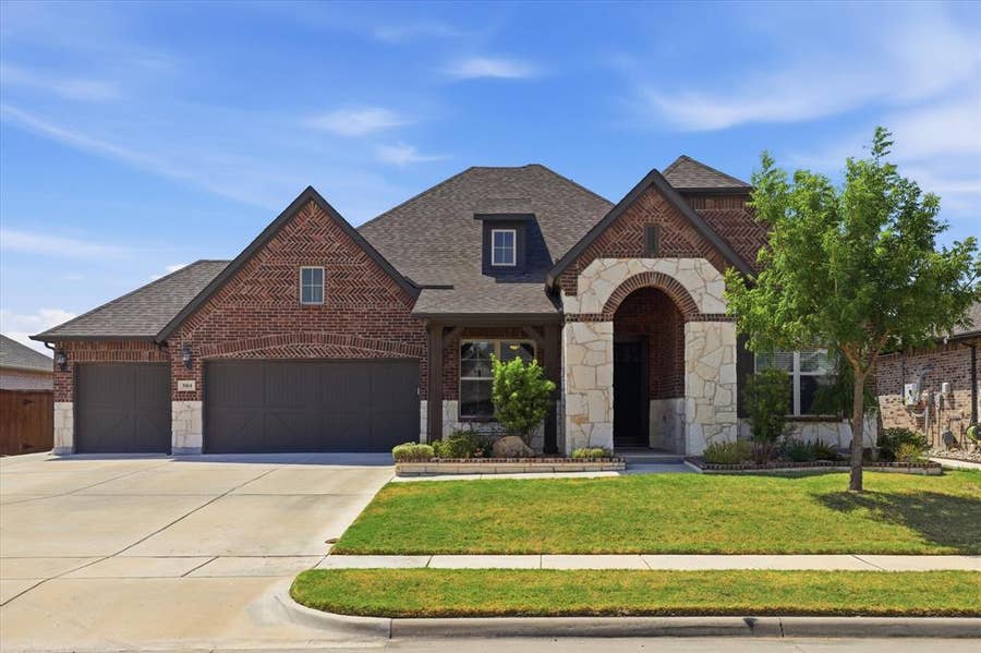 Property photo for 304 Kellan Court, Hickory Creek, TX