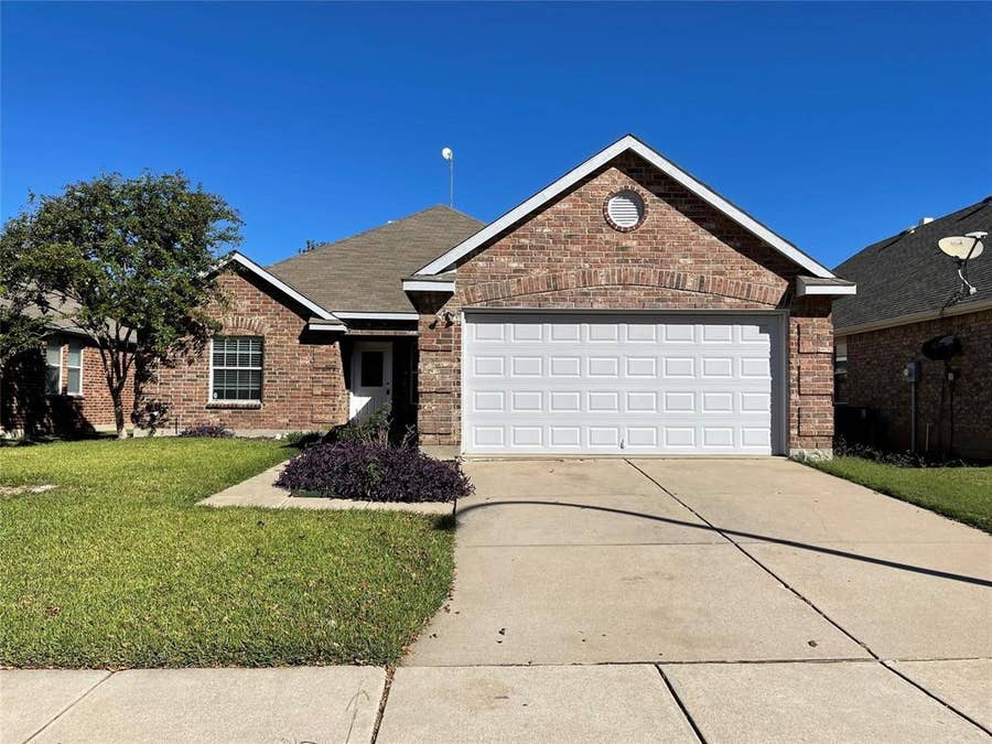 Property photo for 1937 Creek Crossing Drive, Fort Worth, TX