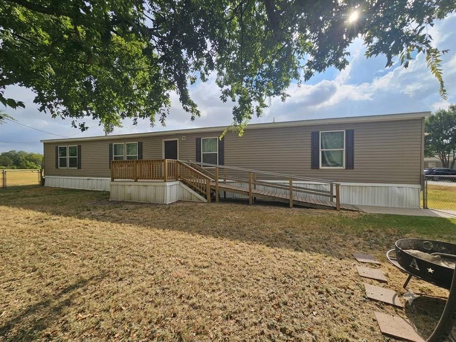 Property photo for 806 S 3rd Street, #6, Grandview, TX