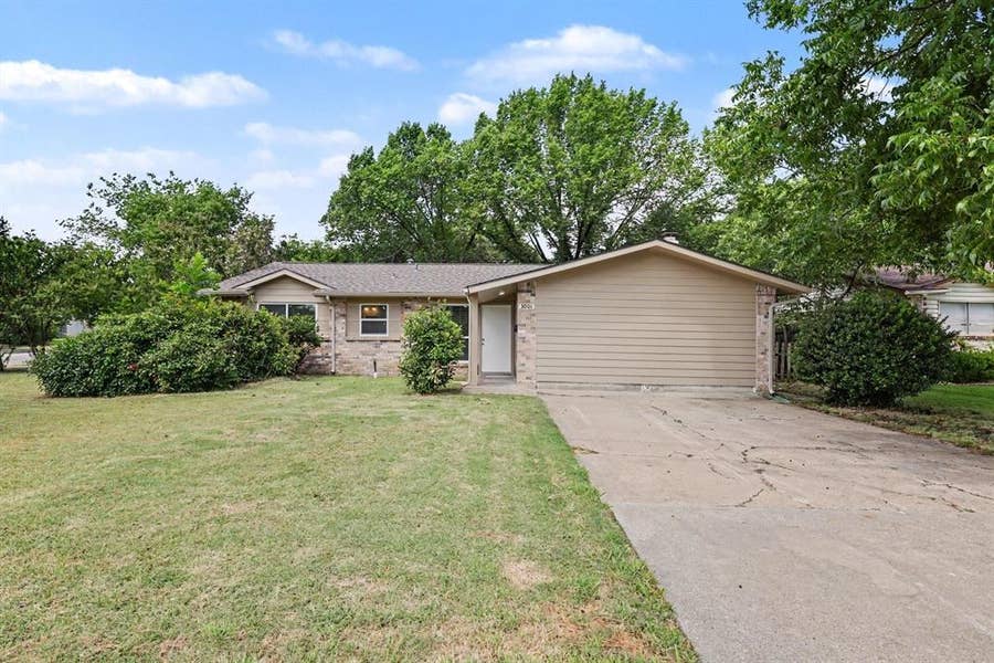 Property photo for 3001 Harvard Street N, Irving, TX