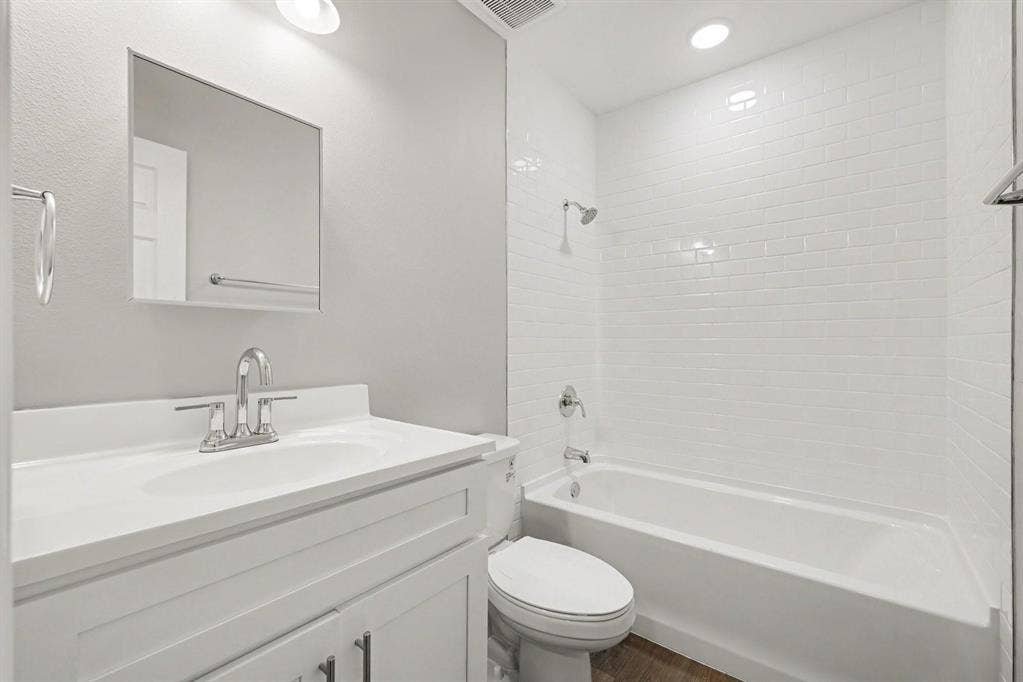 3001 Harvard Street N, Irving, TX 75062 Secondary Bathroom