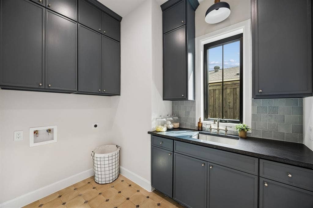 7247 Blythdale Drive, Dallas, TX 75248 7247 Blythdale Drive, Dallas, TX 75248