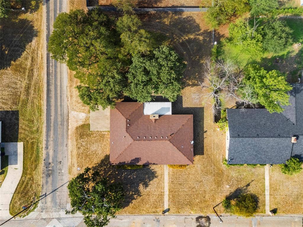 400 N Walnut Street, Waco, TX 76705 400 N Walnut Street, Waco, TX 76705