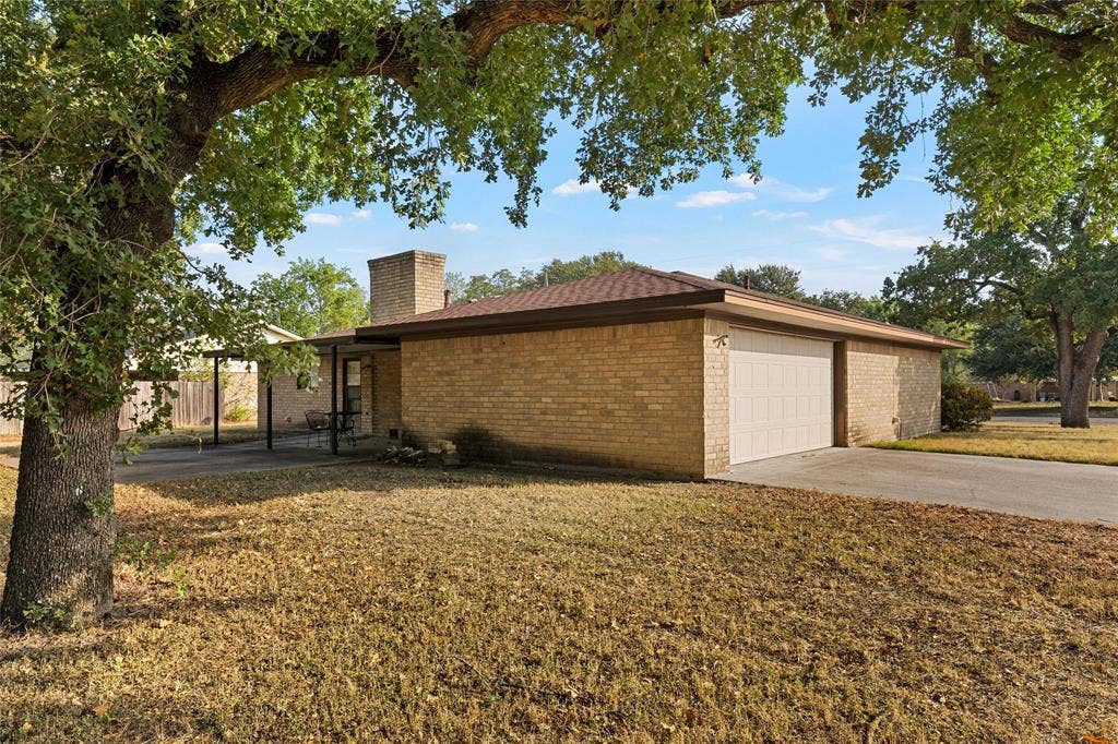 400 N Walnut Street, Waco, TX 76705 400 N Walnut Street, Waco, TX 76705