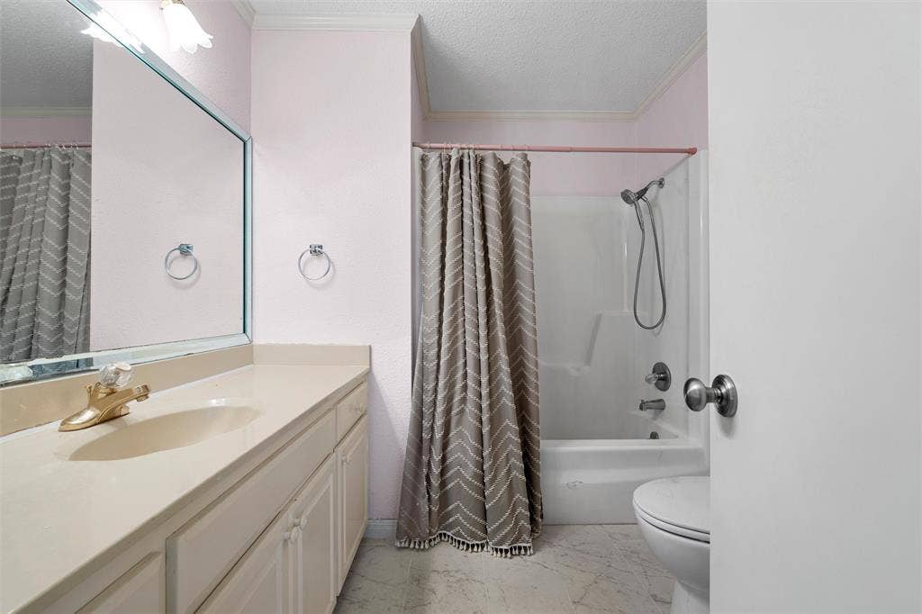 400 N Walnut Street, Waco, TX 76705 400 N Walnut Street, Waco, TX 76705