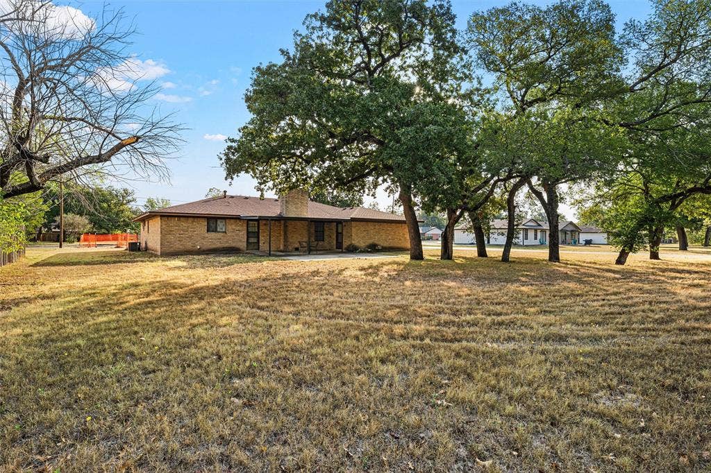 400 N Walnut Street, Waco, TX 76705 400 N Walnut Street, Waco, TX 76705
