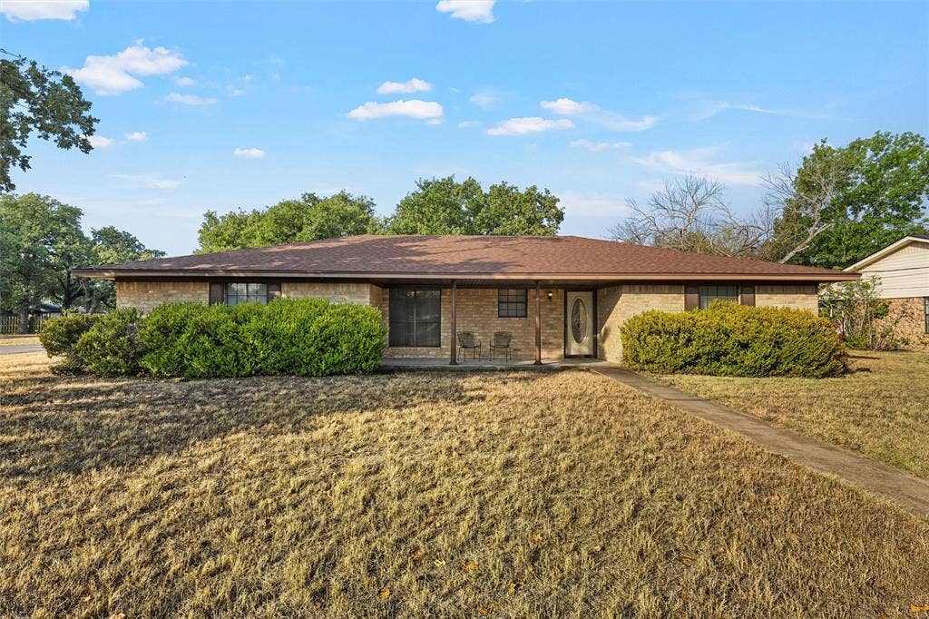 400 N Walnut Street, Waco, TX 76705 400 N Walnut Street, Waco, TX 76705
