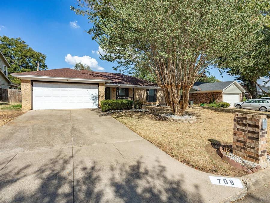 Property photo for 708 NW Sandra Lane, Burleson, TX
