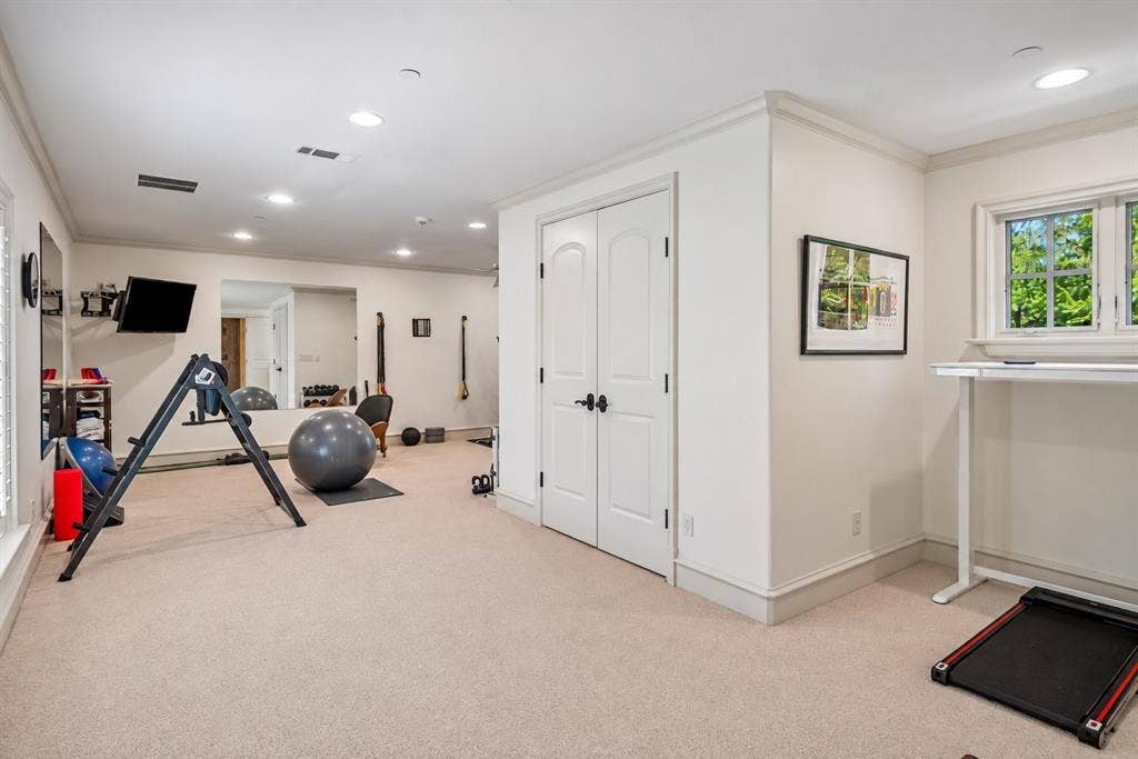5222 Stonegate Road, Dallas, TX 75209 Generous 2nd floor exercise room/gym complete with a full bath and steam shower offering the potential to serve as a private wellness get-a -way.