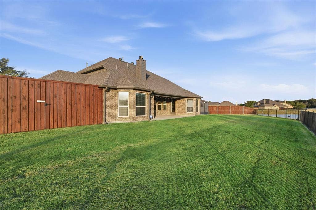 HUGE YARD!!!!