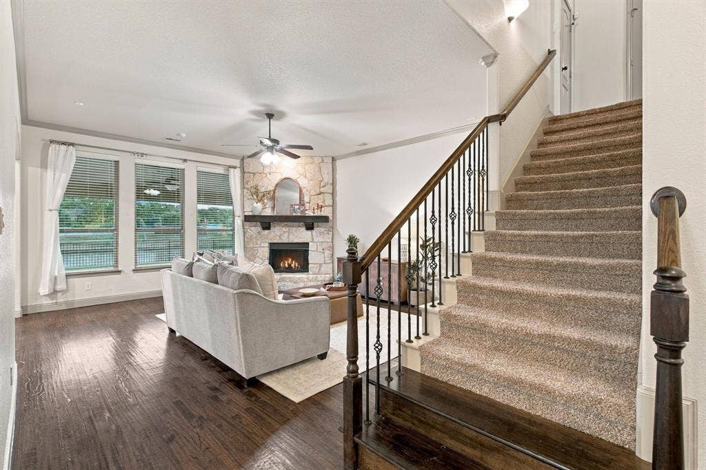 OPEN FLOORPLAN DOWN