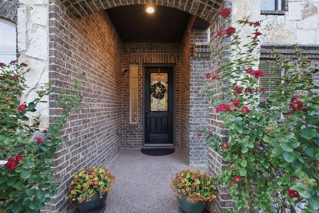 GORGEOUS FRONT PORCH ENTRY