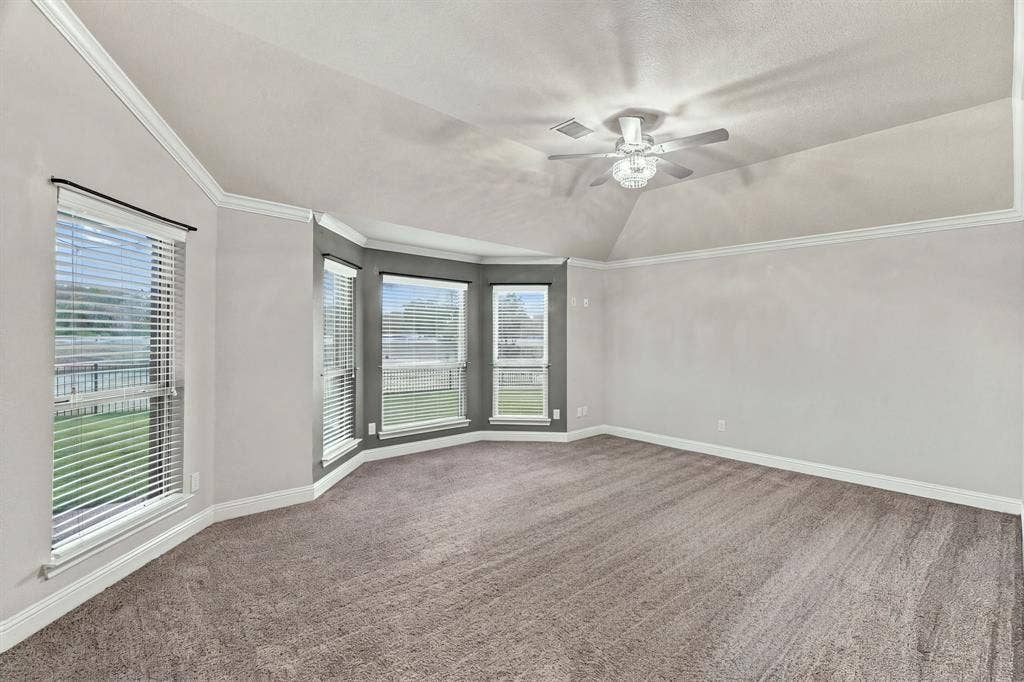 PRIMARY BED THAT HAS GREAT SPACE