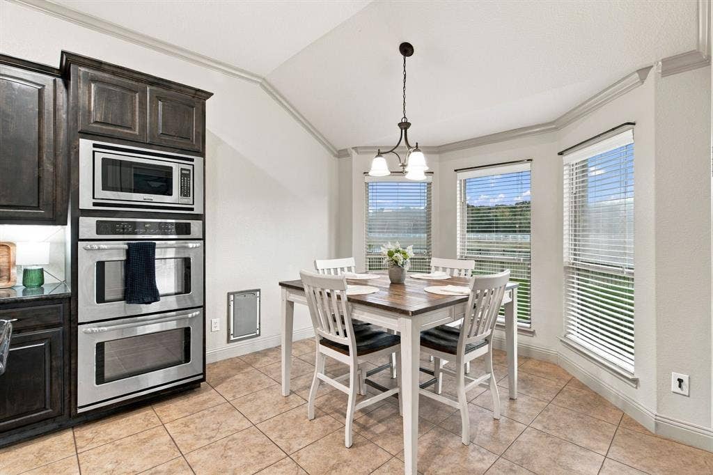 DOUBLE OVEN FOR ALL THOSE FAMILY GATHERINGS
