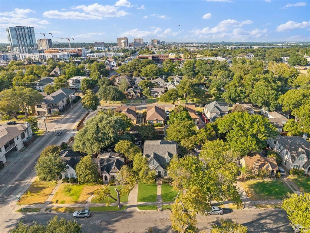 5709 Kenwood Avenue, Dallas, TX 75206 Residential neighborhood featuring mature trees and established homes
